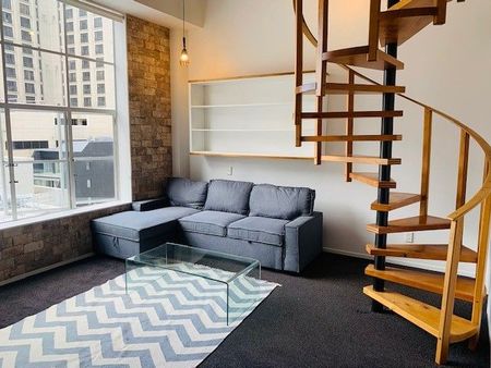 Spacious apartment right in the heart of Queen! - Photo 3