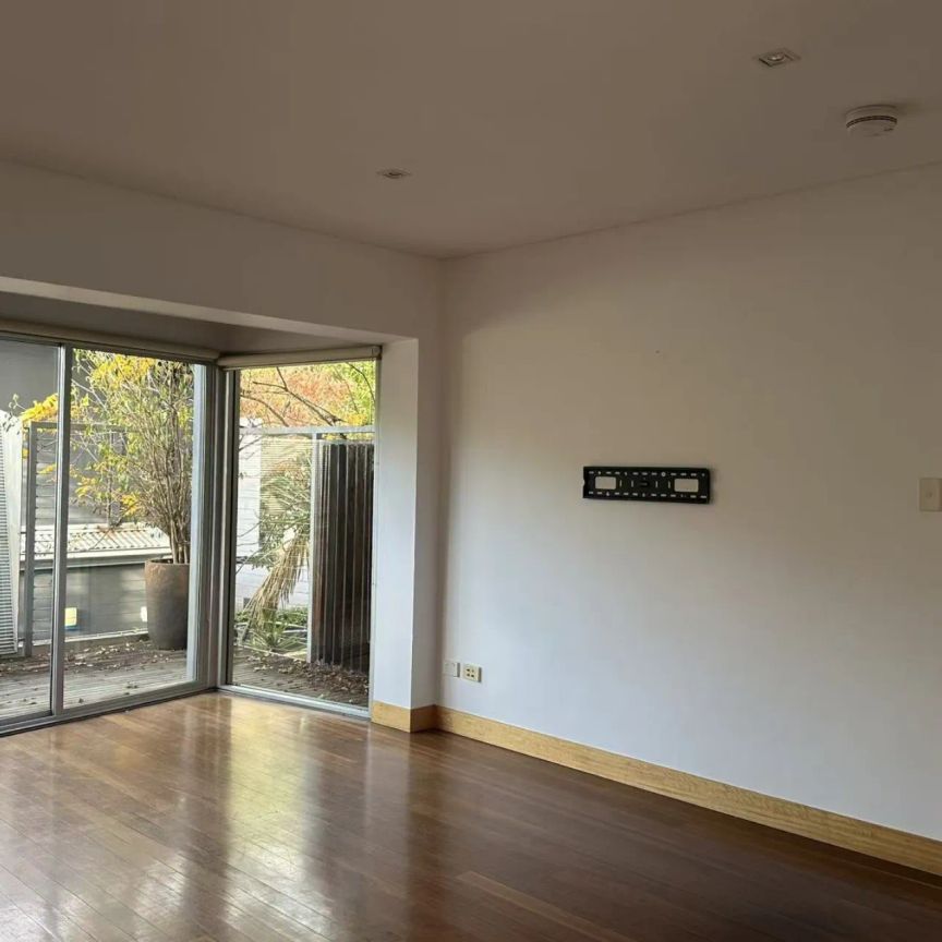 Upper Level 2 Bedrooms in Parkside! - Photo 1
