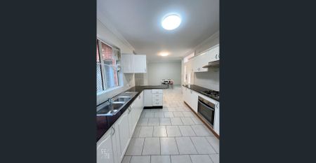 Spacious 3-Bedroom Furnished Duplex in Kingsford | Walk to UNSW | Prime Location! CONFIRM THE LEASE TERM IN ADVANCE! - Photo 3