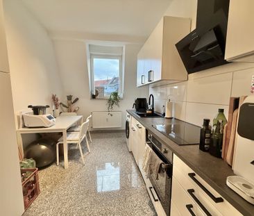 Wunderschöne DG-Altbauwohnung mit Balkon in der Weststadt - Photo 4