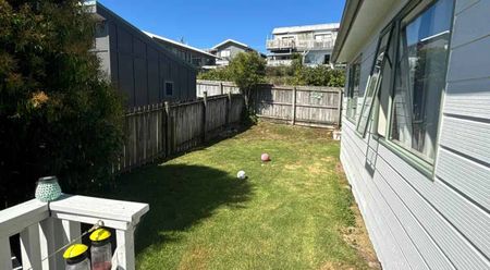 Four Bedroom Family Home - Photo 2