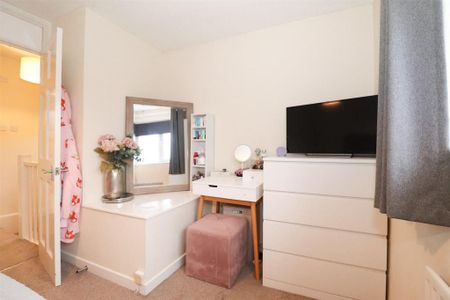 2 bedroom semi-detached house to rent - Photo 2