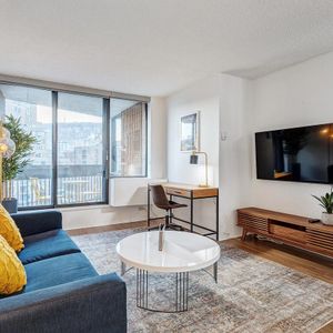 1 chambre - 350 Rue Prince-Arthur Ouest, Montréal - Photo 2