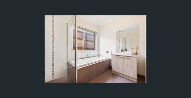 MODERN FAMILY HOME IN PRIME LOCATION - DOREEN - Photo 1