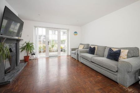 10 Hollymount Court, Belfast, BT10 0HA - Photo 3