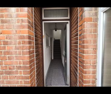 Room in a Shared House, Lichfield Road, E6 - Photo 2