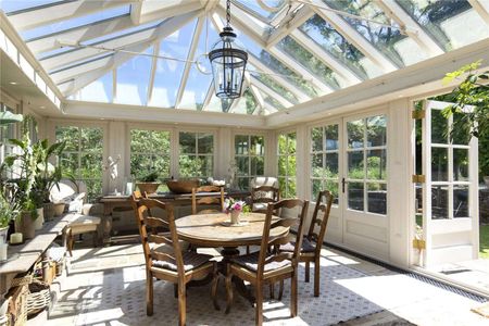 A rare gem in a quintessentially English Cotswold valley. - Photo 4