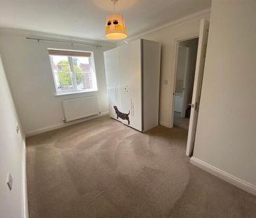 4 bedroom semi-detached house to rent - Photo 3