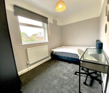 4 bedroom terraced house to rent - Photo 3