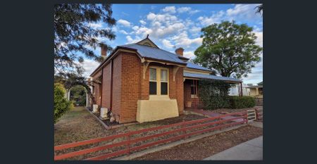 PERIOD HOME IN CENTRAL LOCATION - Photo 2