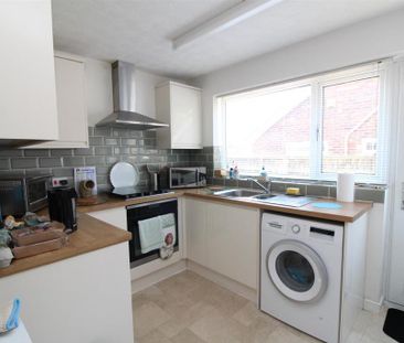 3 bedroom bungalow to rent - Photo 4