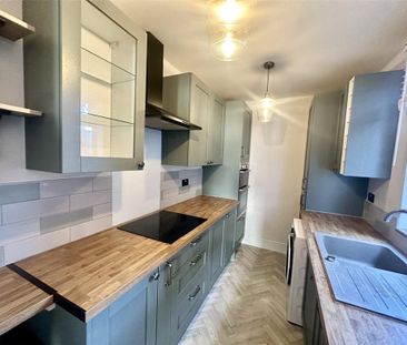 2 bedroom end of terrace house to rent - Photo 4