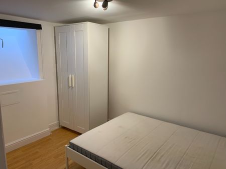 2 Bed Flat, William Street, RG1 - Photo 2
