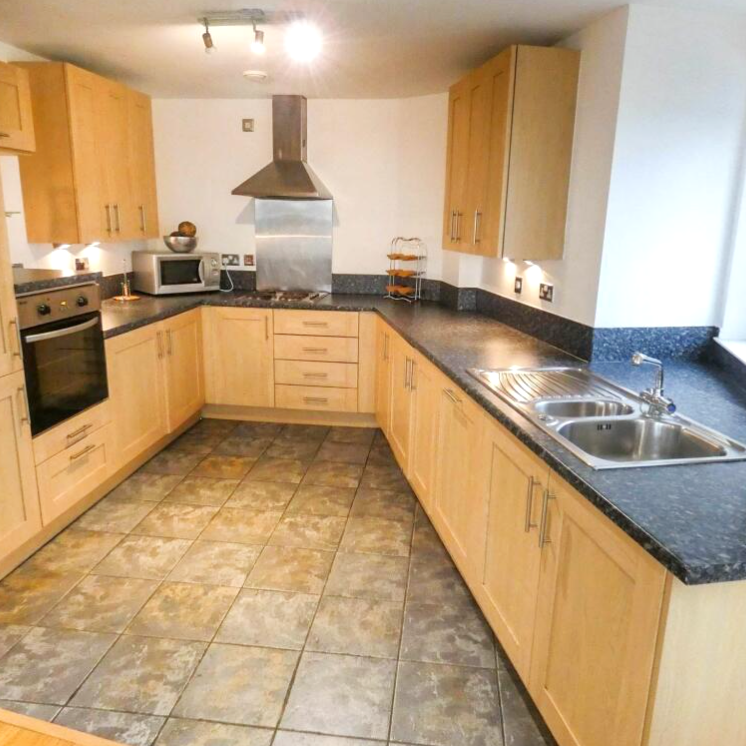 3 bedroom apartment to rent - Photo 1