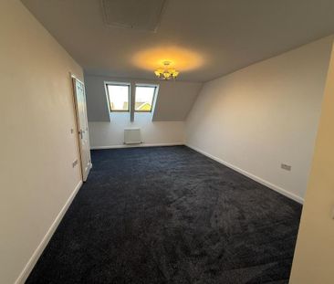 4 bedroom semi-detached house to rent - Photo 3