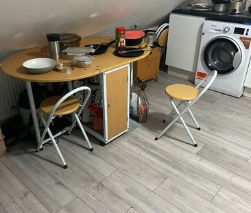 Room in a Shared House, Lodge Road, CR0 - Photo 3