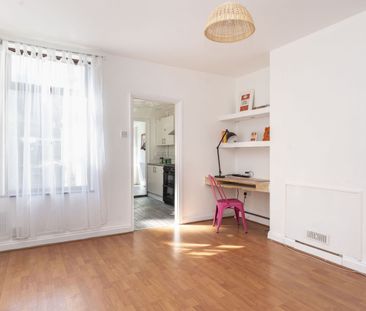 2 Bedroom - Photo 3