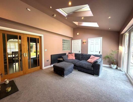 4 Bedroom Detached Available Arranging tenancy - Photo 1