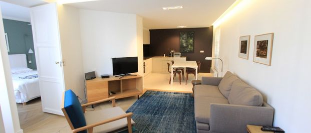 Appartement • Elysées-Madeleine - Photo 1