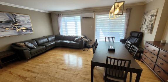 Grand 5 1/2 sur 2 étages - Photo 2