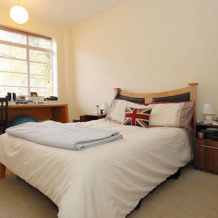 Barton Court, Brook Green, W14, London - Photo 3