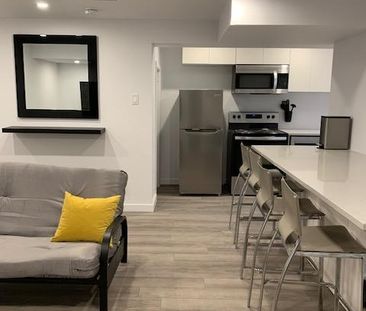 Charmant logement entièrement rénové de 1 chambre à coucher libre à... - Photo 1