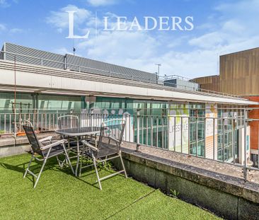 2 bedroom apartment to rent The Oaks Square, Epsom, KT19 - Photo 3