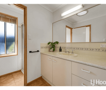 20 Crestmont Drive, Melton South, Vic 3338 - Photo 1