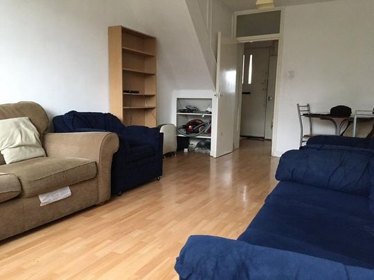 3 bedroom flat to rent - Photo 1