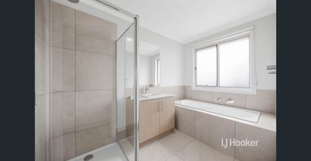 Exceptional New Build with High-End Finishes in a Prime Location! APPLICATIONS NOW OPEN - Photo 4