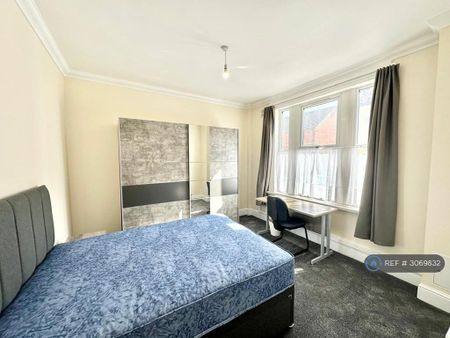 2 bedroom maisonette to rent - Photo 2