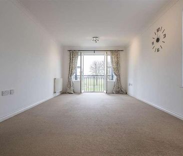 Cobham Close, Enfield, EN1 - Photo 4