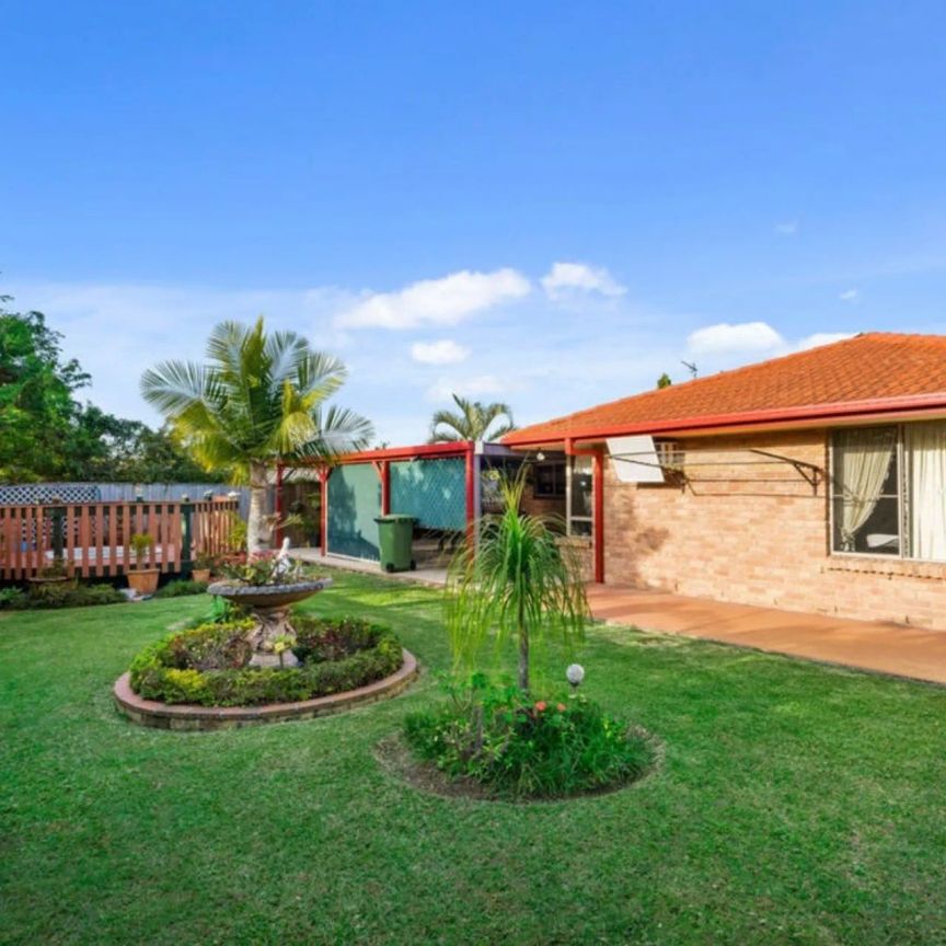 Nestled in one of Carrara's peaceful and family-friendly street, this delightful home is now available for rent. - Photo 1
