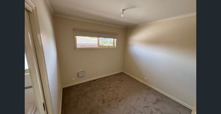 Freshly Updated, 3 Bedroom, 2 Bathroom - Photo 2