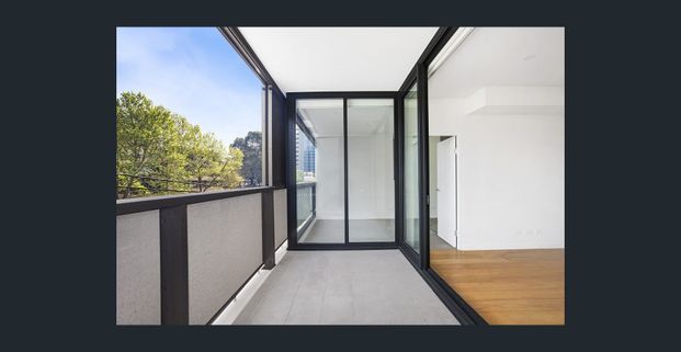 Superb, modern 1 bedroom apartment with parking - Photo 1