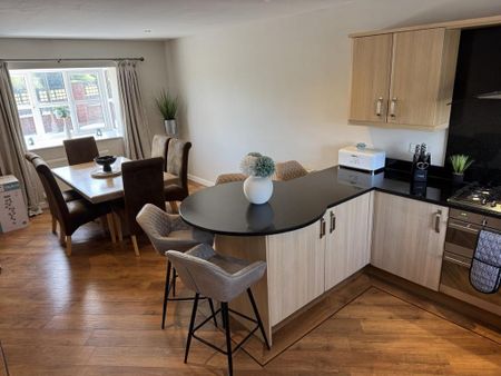 3 bedroom semi-detached house to rent - Photo 5