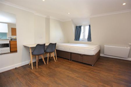 Studio to rent - Photo 4