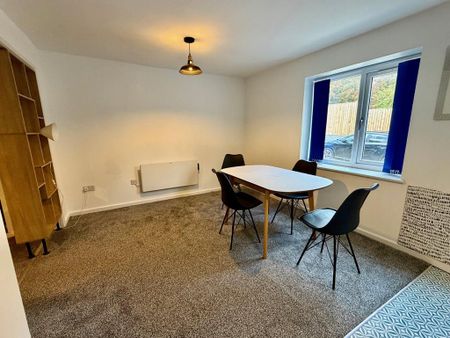 2 bedroom flat to rent - Photo 2