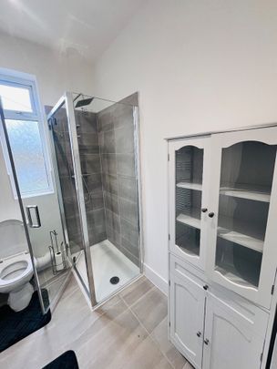 Room in a Shared House, Manchester, M9 - Photo 1