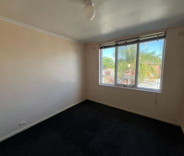 QUIET FIRST FLOOR ONE BEDROOM - Photo 4