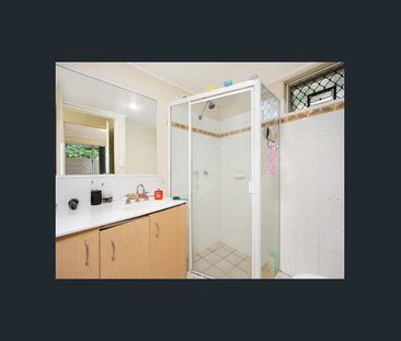 JUST RENOVATED - great location - Photo 4