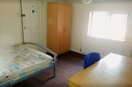 3 Bedroom, 1 Bathroom - Photo 5