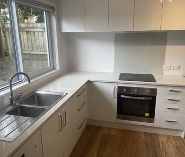 Fully renovated home, includes water and lawns - Photo 2