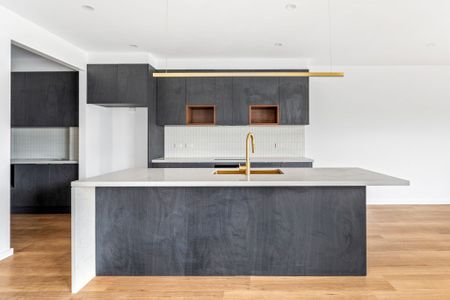 Near New 4 Bedroom Townhouse - Photo 4