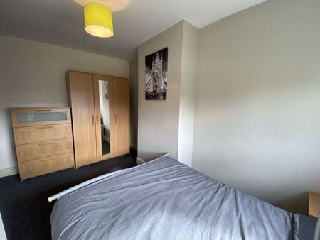 1 bedroom in a house share to rent - Photo 3