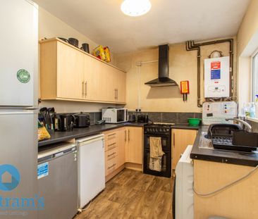 4 bed Semi-Detached House for Rent - Photo 1