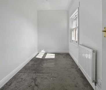 3 bedroom end of terrace house to rent - Photo 5