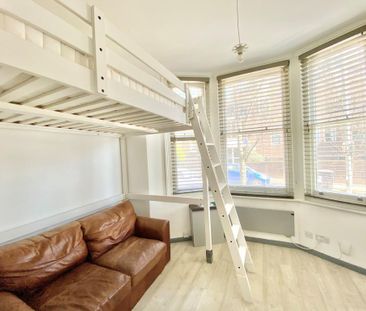 Studio to rent - Photo 1