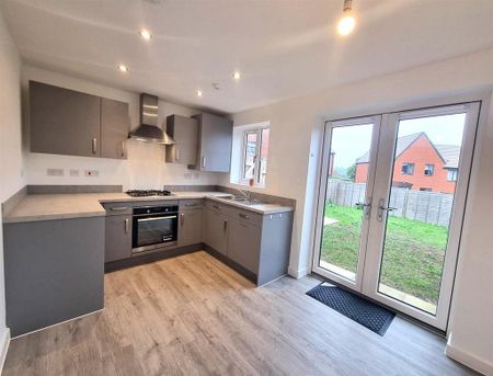 2 bedroom semi-detached house to rent - Photo 5