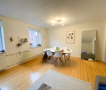 Stor 2-værelses lejlighed i øgadekvarteret - Photo 3